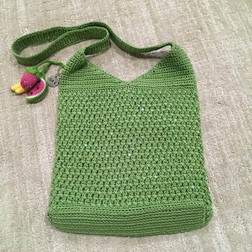 The Sak Vtg Green Sequin Crochet Shoulder Bag with Removeable Bag Fruit Charm - Picture 2 of 11